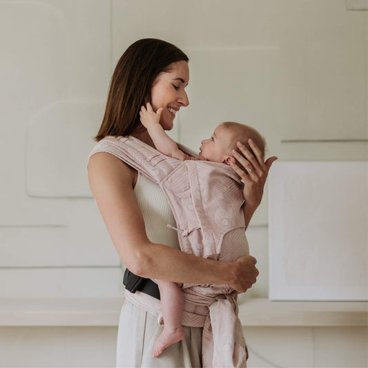 Vue latérale de FlyClick Halfbuckle PorteBébé Design Feather  rose