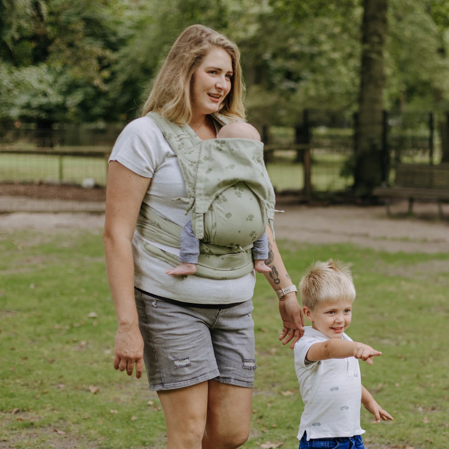 FlyClick - Halfbuckle Baby carrier - Clover - pale green