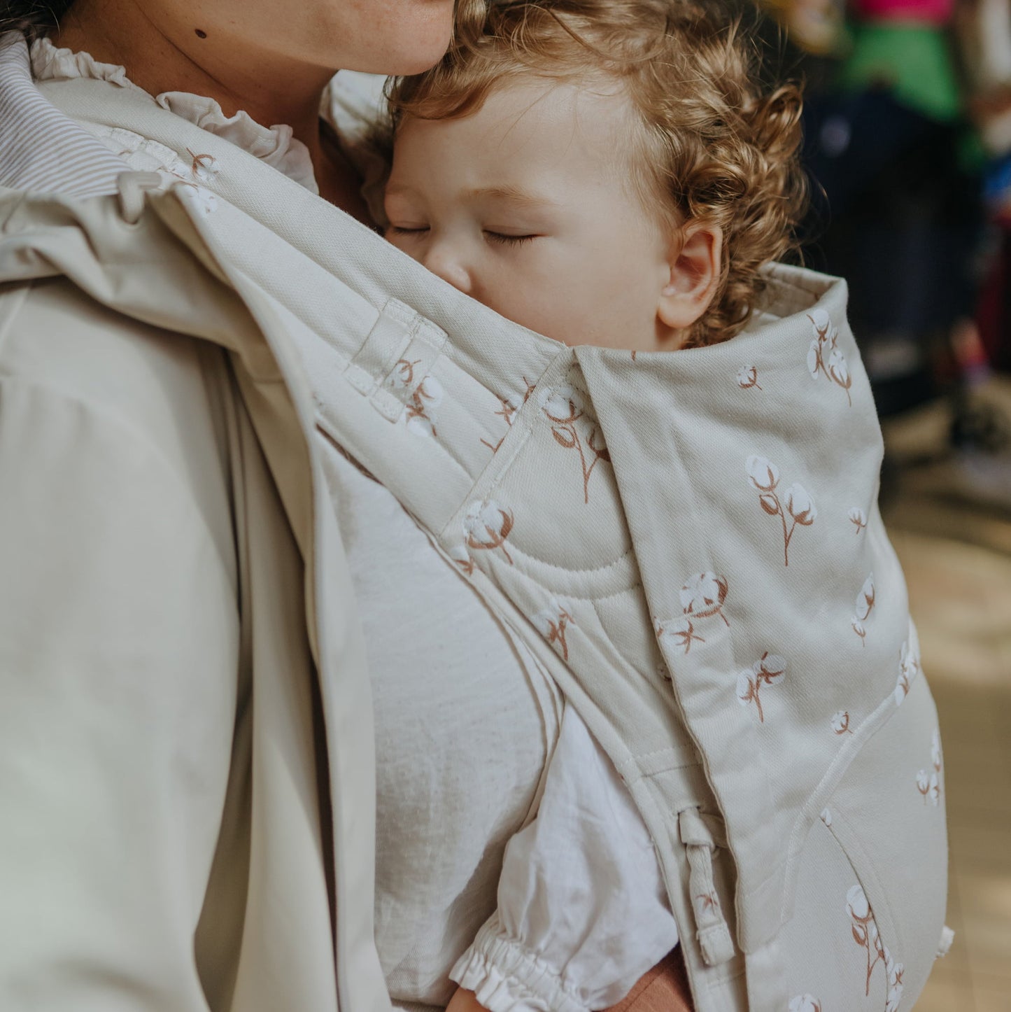 FlyClick - Halfbuckle Baby carrier - Cotton Flower - pale grey