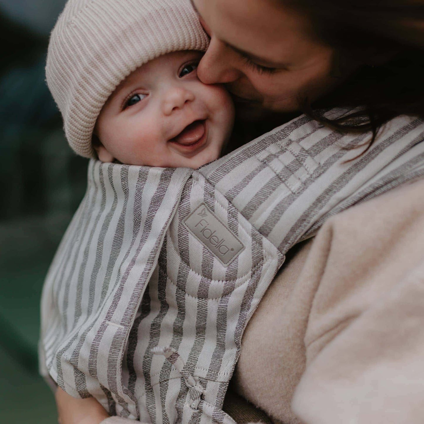 Primer plano de Fly Tai Mei Tai Portabebé clásico Design Stripes grey