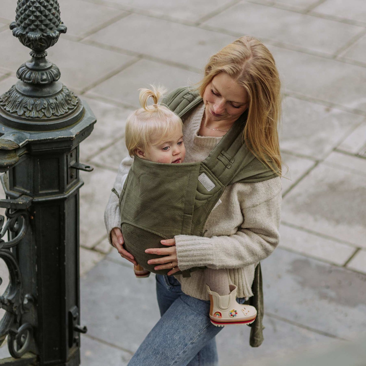Mood image of Fly Tai Mei Tai Sling baby carrier Design Cubic Lines moss