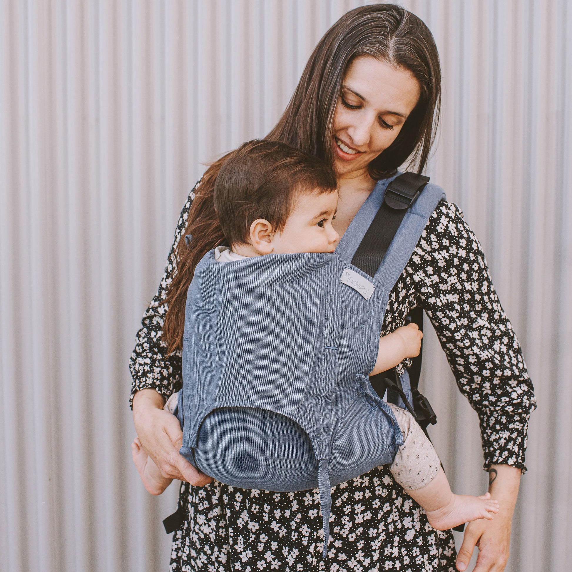 Vista frontal de FullBuckle Mochila Ergonómica  con hebillas Design Chevron  denim blue
