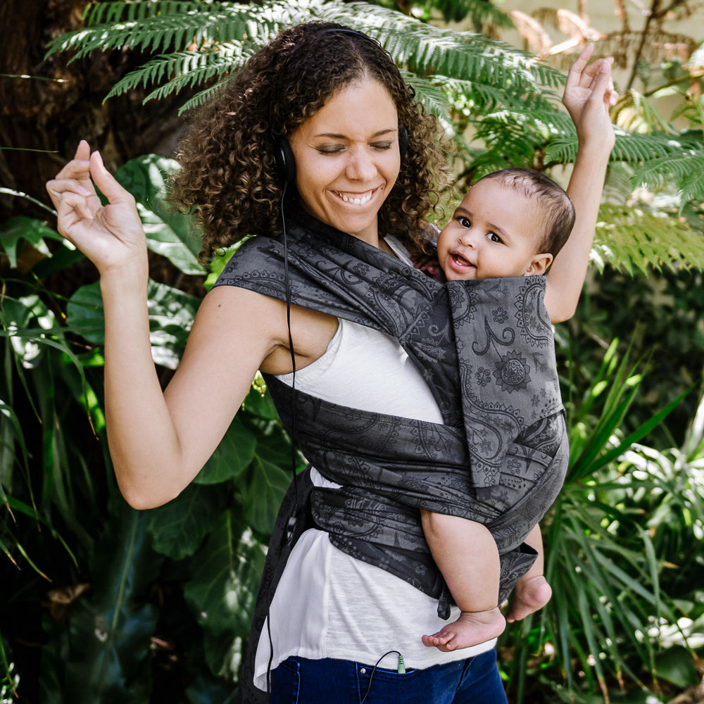 Seitliche Ansicht von FlyClick Halbschnallen Babytrage Design Persian Paisley – anthracite