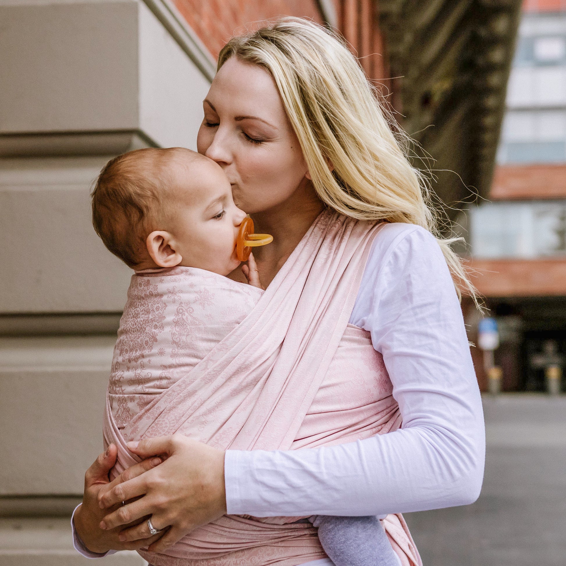 Gros plan sur Sale Design Iced Butterfly  pale pink