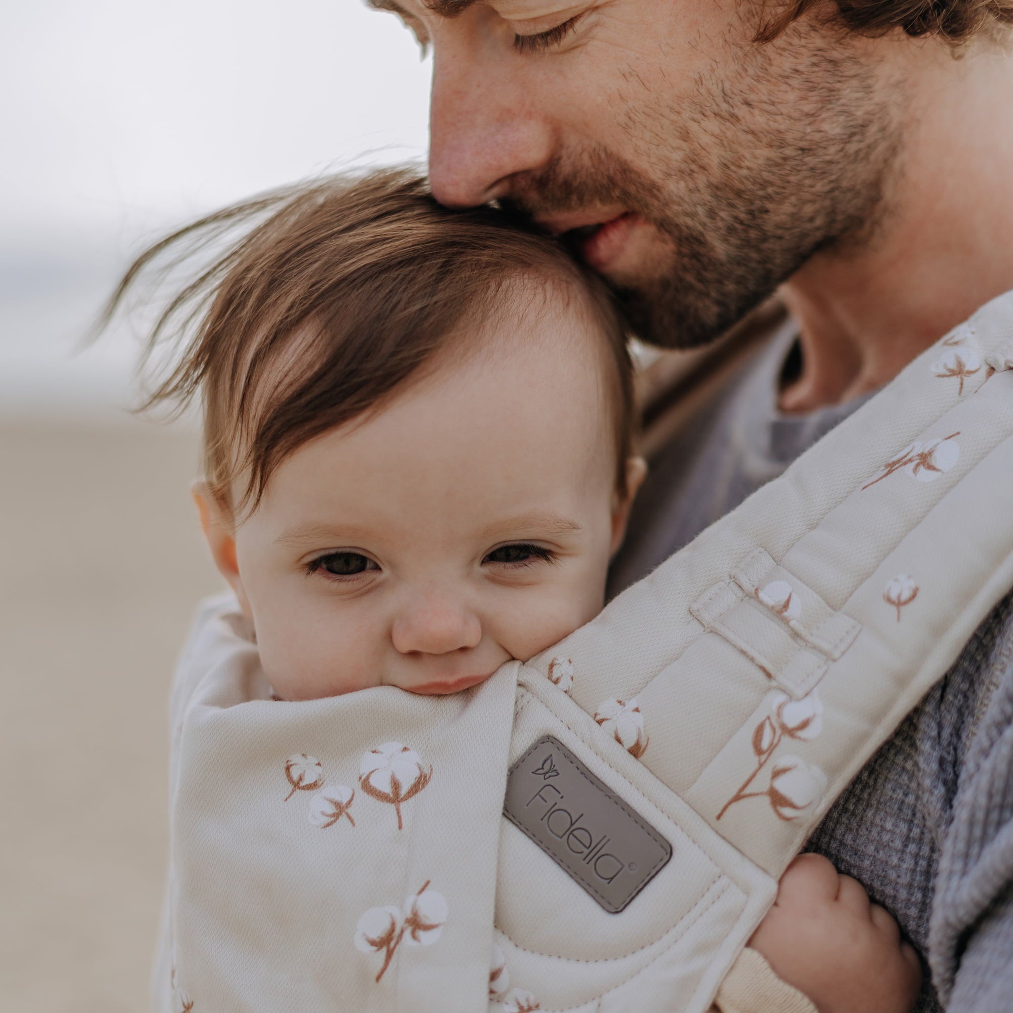 Baby holder outlet thing