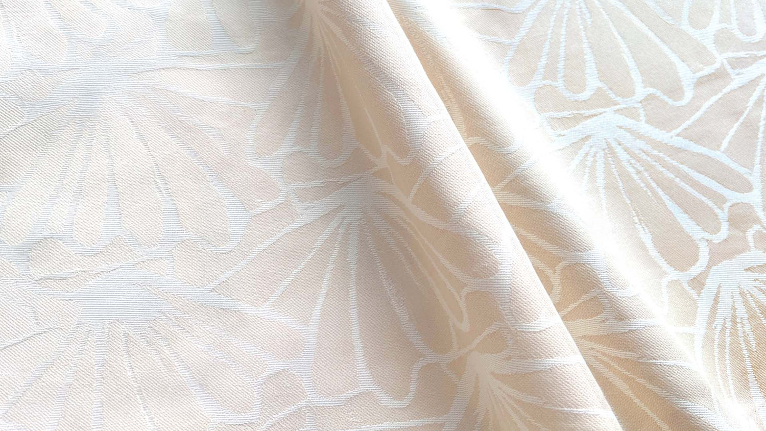 Detail: Seashell sand